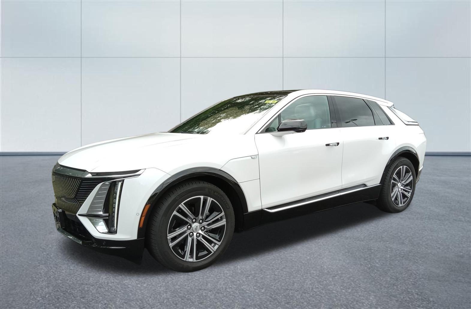 2024 Cadillac LYRIQ Luxury 2
