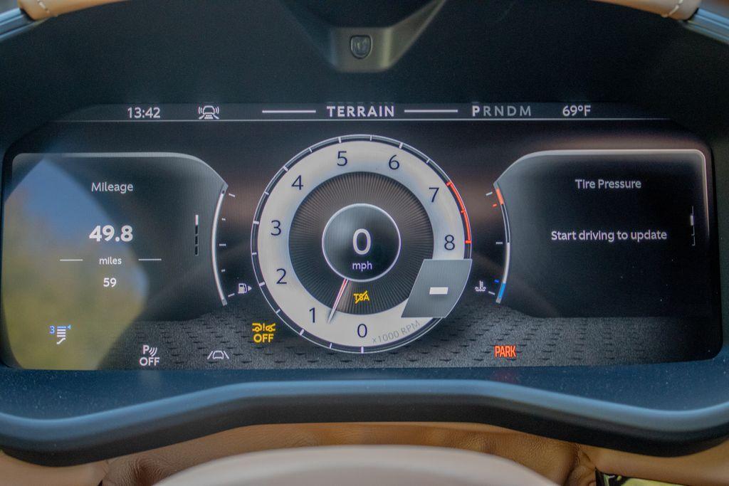 2026 Aston Martin DBX 707 - Photo 13