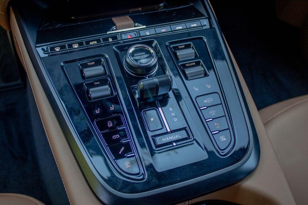 2026 Aston Martin DBX 707 - Photo 15