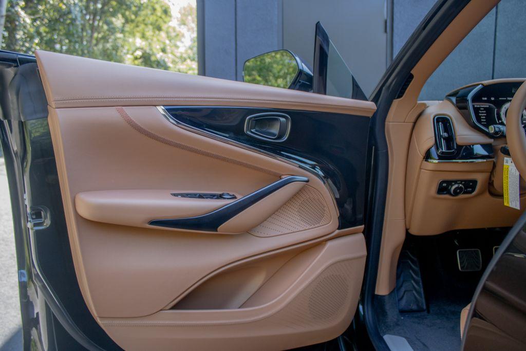 2026 Aston Martin DBX 707 - Photo 8