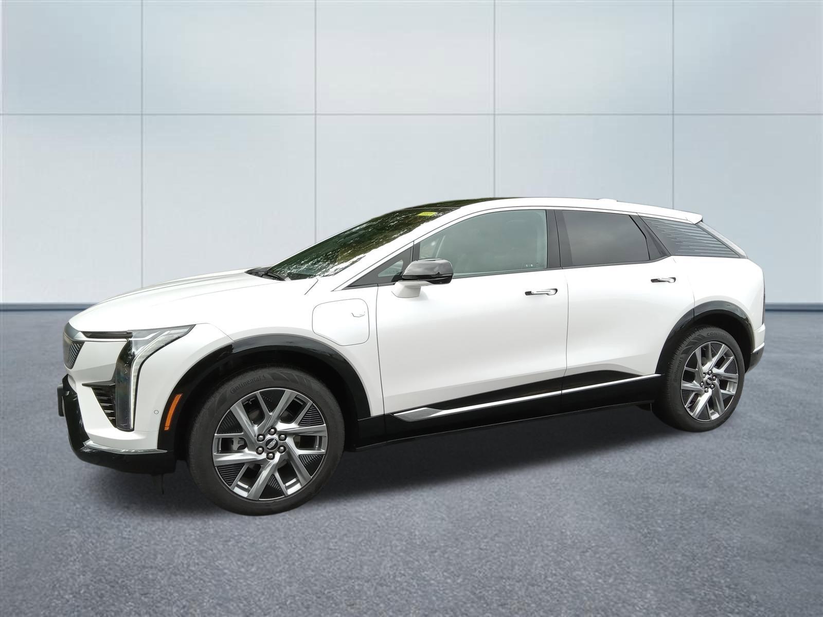 2025 Cadillac OPTIQ Luxury 2